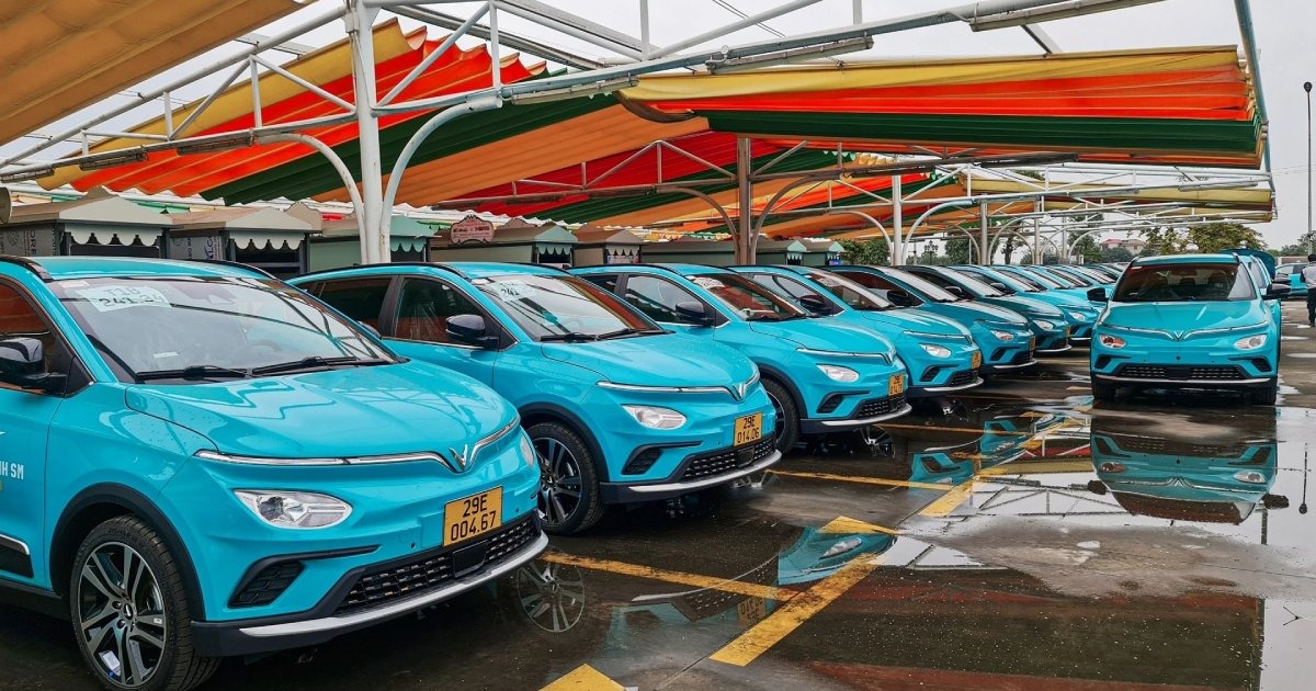 Làn sóng “xanh hoá” xe dịch vụ